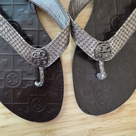 Tory Burch Women's Metallic Silver Snakeskin Embossed Leather Thong Flats Sz 9M - Picture 8 of 8
